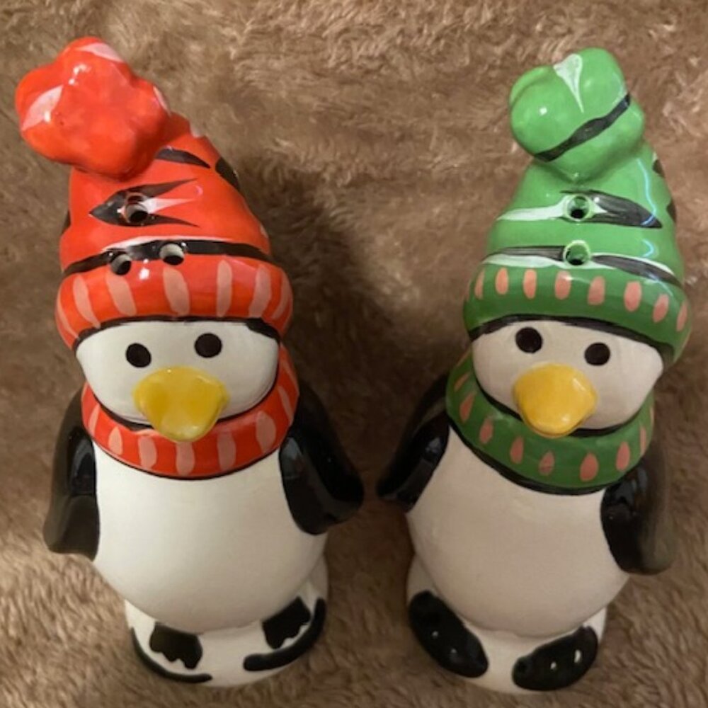 Pfaltzgraff "Penguin Skaters" Salt & Pepper Shakers ~ Stoneware ~ NEW IN BOX!
